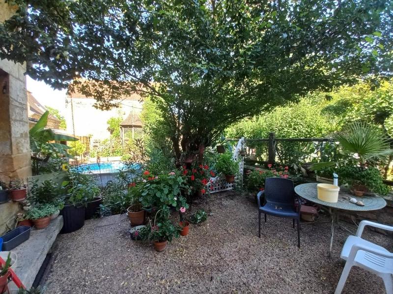 Propriété - 2 300 m² - 67 pièces