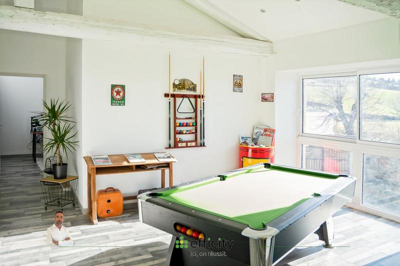 Maison - 245 m² - 8 pièces