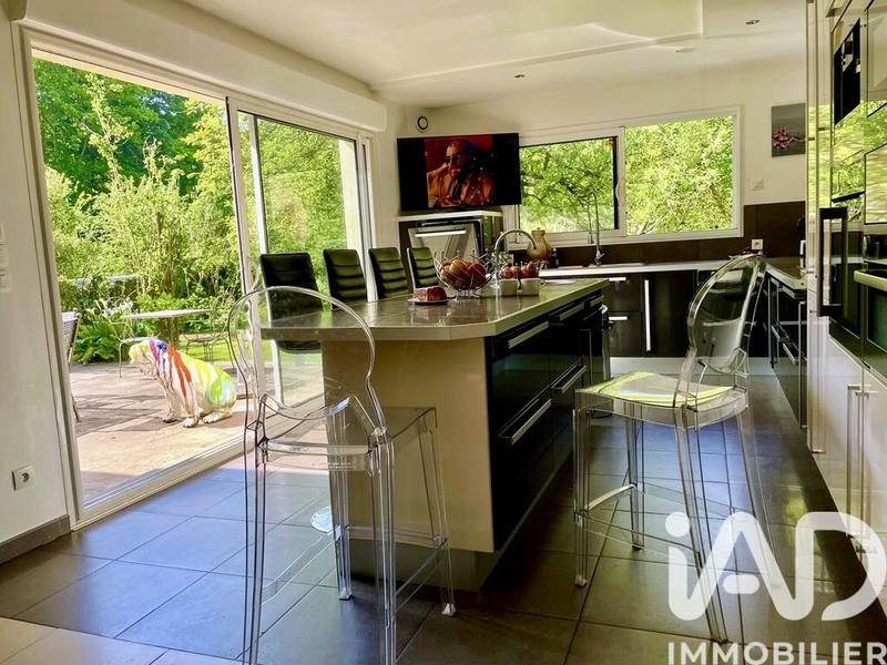 Maison - 365 m² - 12 pièces