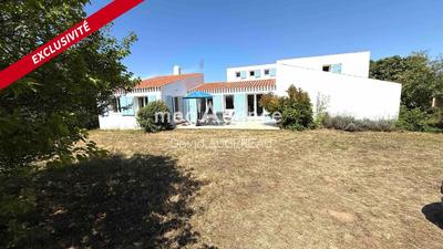 Maison traditionnelle - 151 m² - 5 pièces