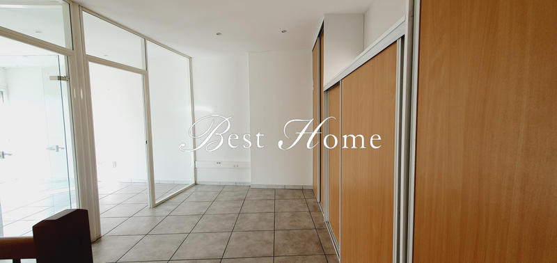 Local commercial - 100 m² - 4 pièces