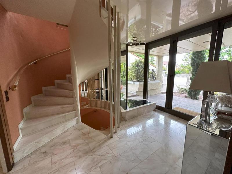 Maison d'architecte - 218 m² - 5 pièces