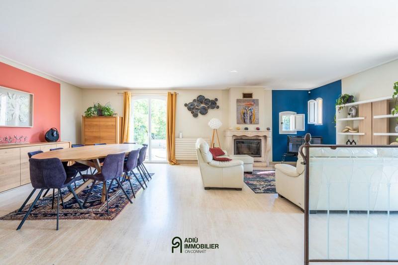 Propriété - 335 m² - 10 pièces