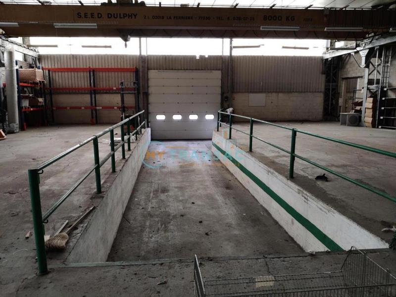 Entrepôt - 1 565 m²