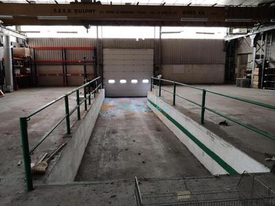 Entrepôt - 1 565 m²