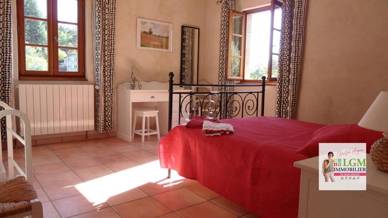 Maison - 457 m² - 13 pièces