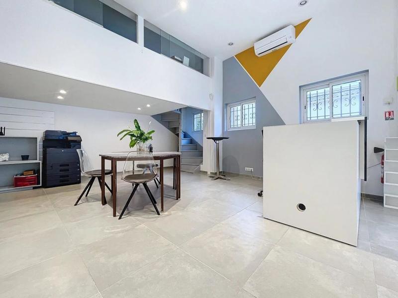 Local commercial - 107 m² - 4 pièces