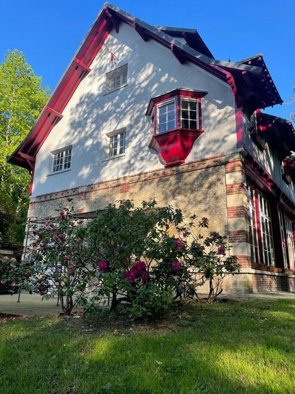 Maison - 412 m² - 11 pièces