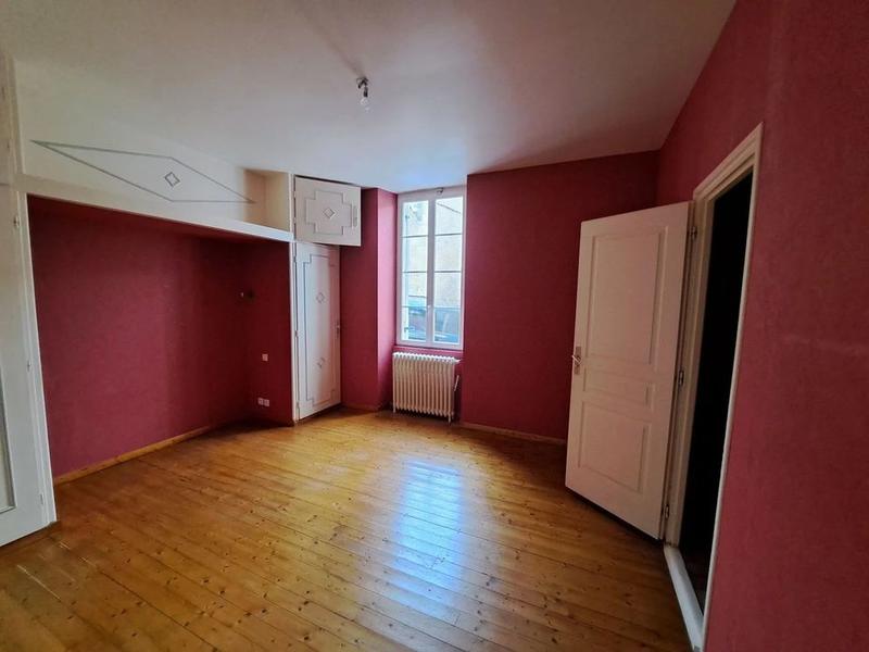 Maison - 230 m² - 8 pièces
