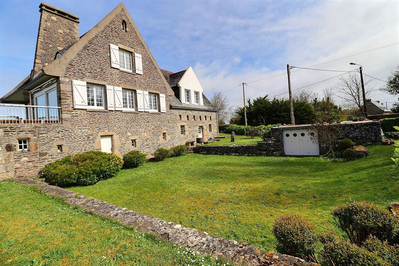 Maison - 311 m² - 10 pièces