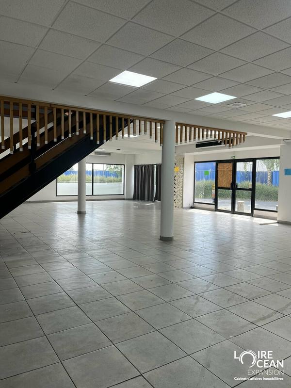 Local commercial - 1 300 m²