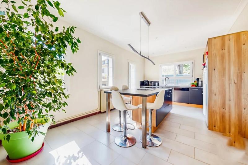Maison - 321 m² - 9 pièces
