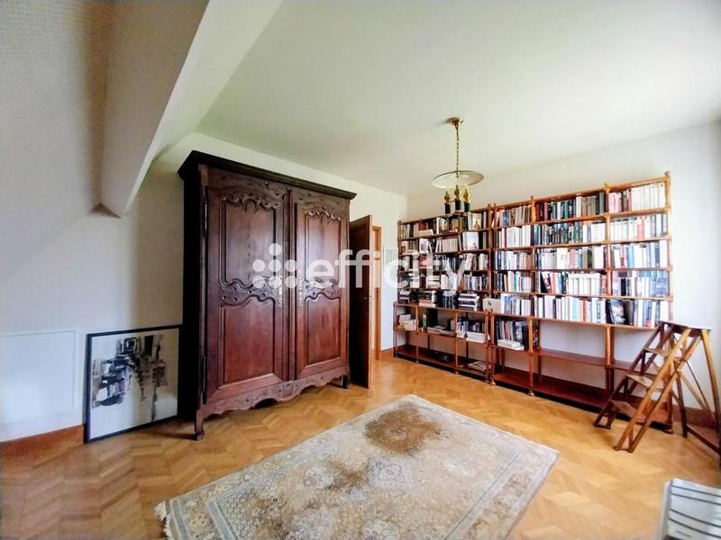 Maison - 210 m² - 7 pièces