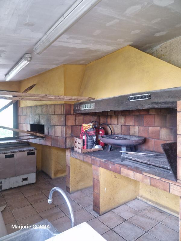 Maison - 330 m² - 9 pièces