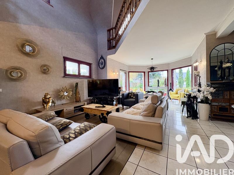 Maison - 232 m² - 7 pièces