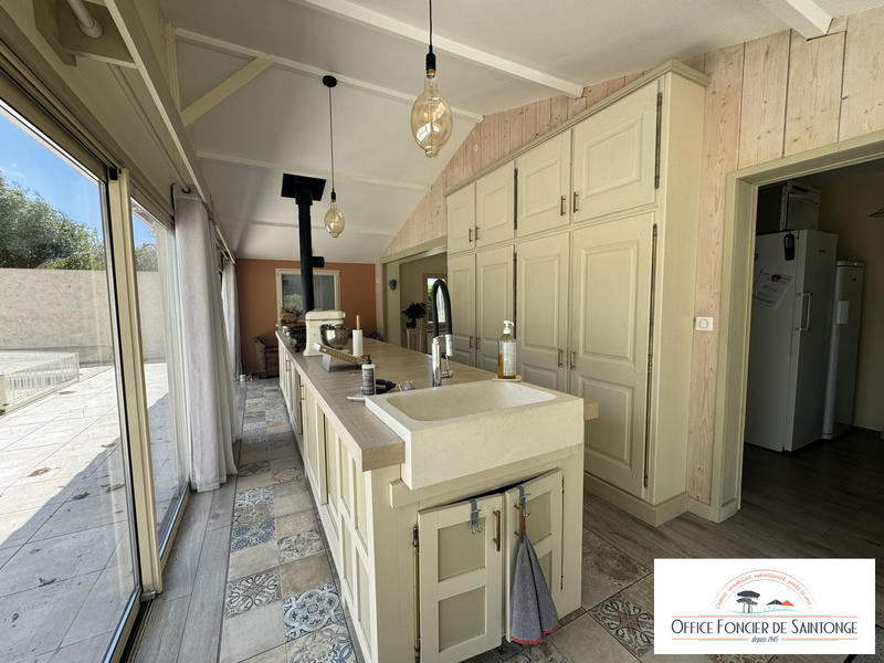 Maison traditionnelle - 240 m² - 8 pièces