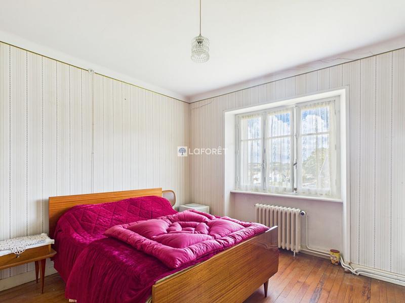 Maison traditionnelle - 222 m² - 9 pièces