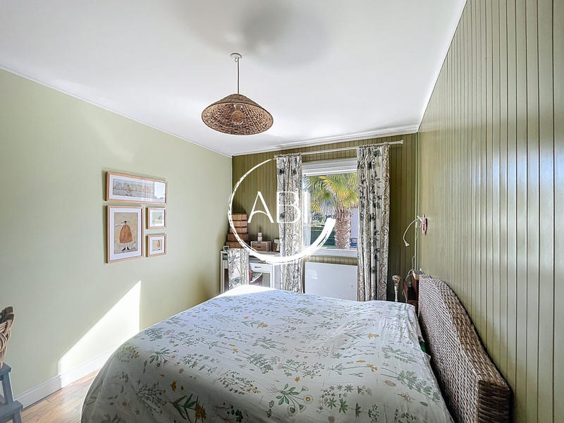 Maison - 201 m² - 9 pièces