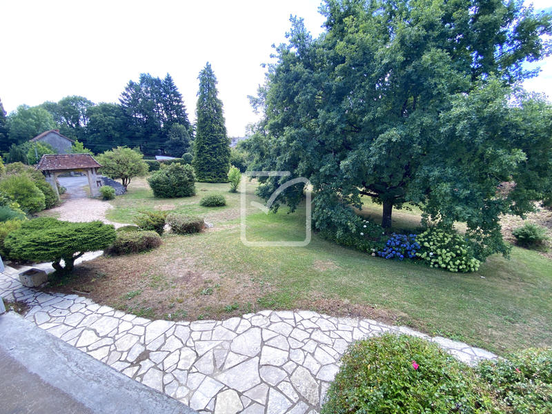 Propriété - 250 m² - 11 pièces