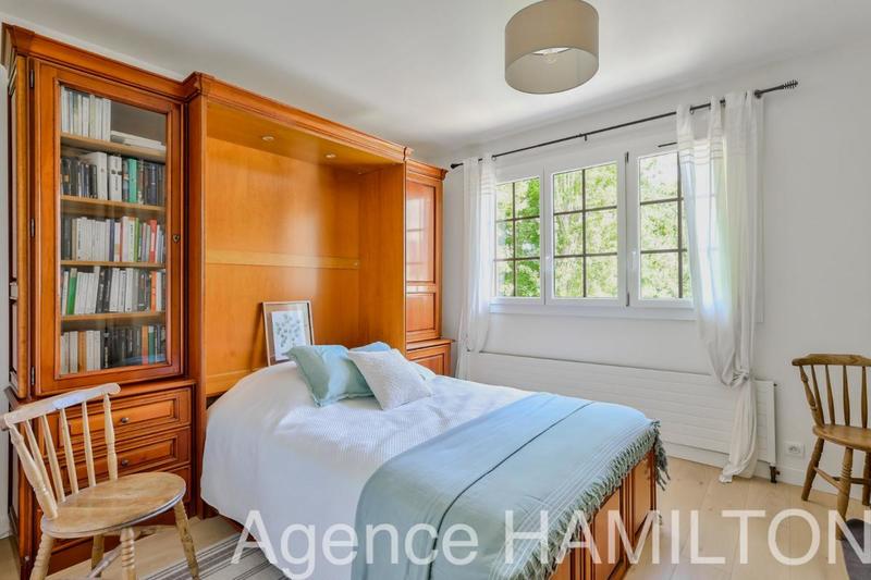 Maison - 250 m² - 8 pièces