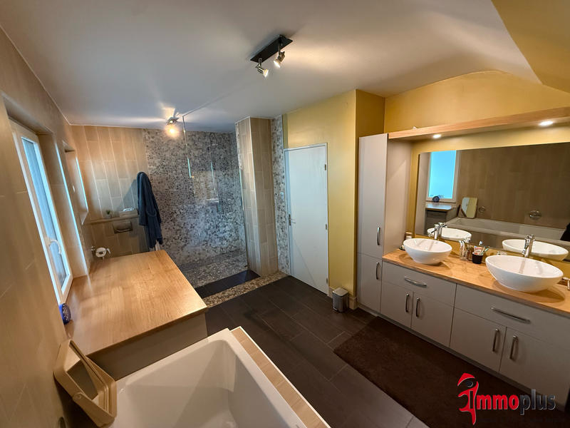 Maison - 163 m² - 7 pièces