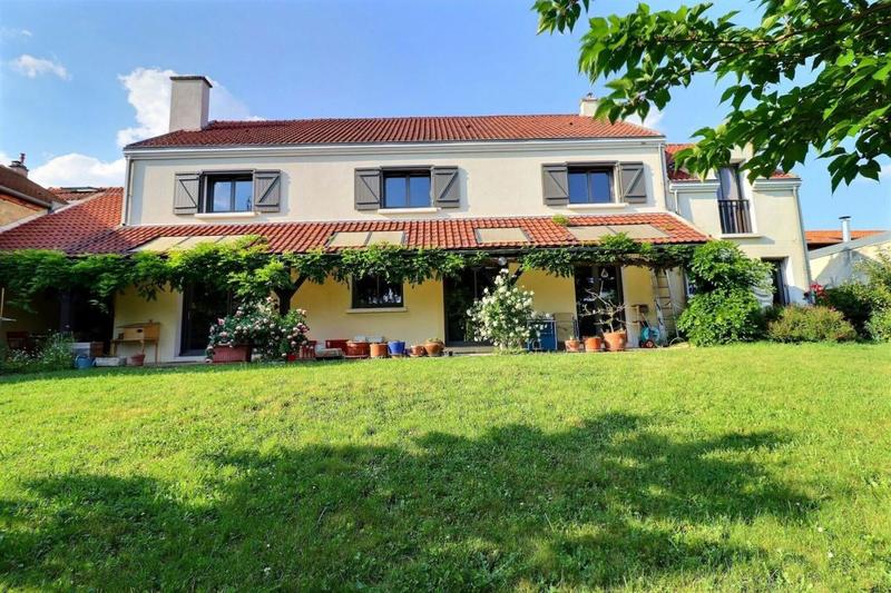 Maison - 241 m² - 8 pièces