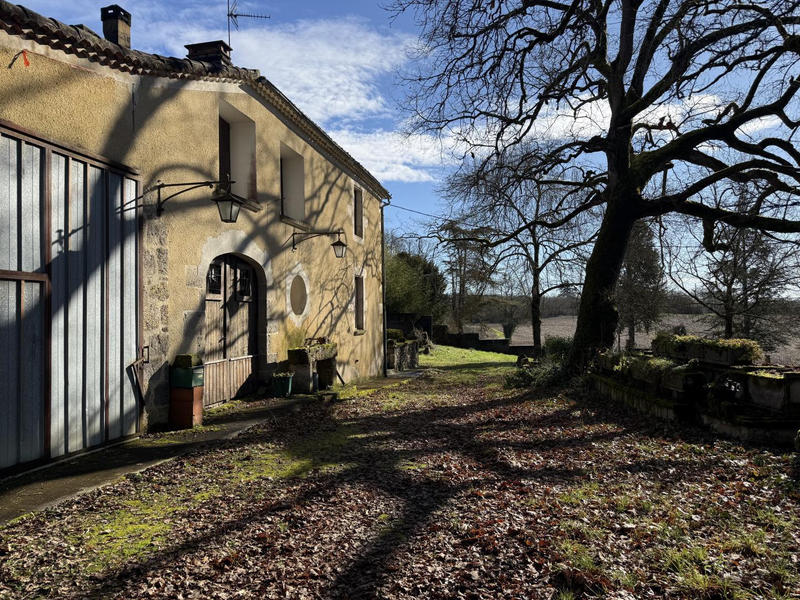 Maison - 235 m² - 9 pièces