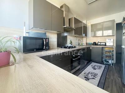 Appartement - 90 m² - 4 pièces