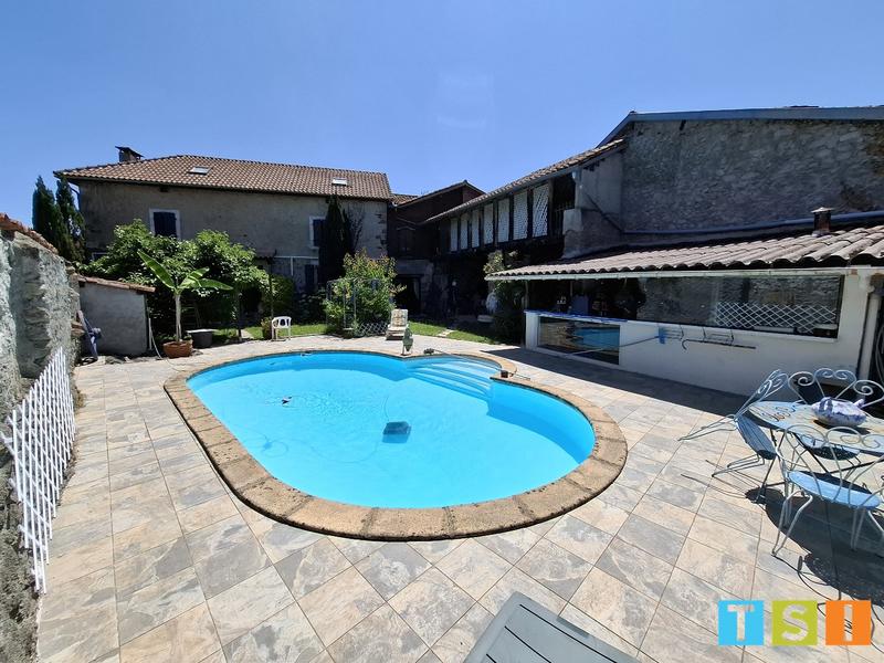 Maison - 270 m² - 6 pièces