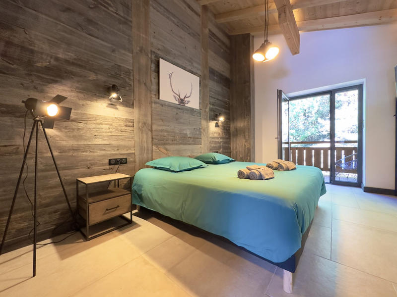 Châlet - 607 m² - 16 pièces