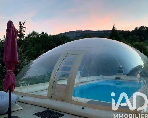 Maison - 185 m² - 8 pièces