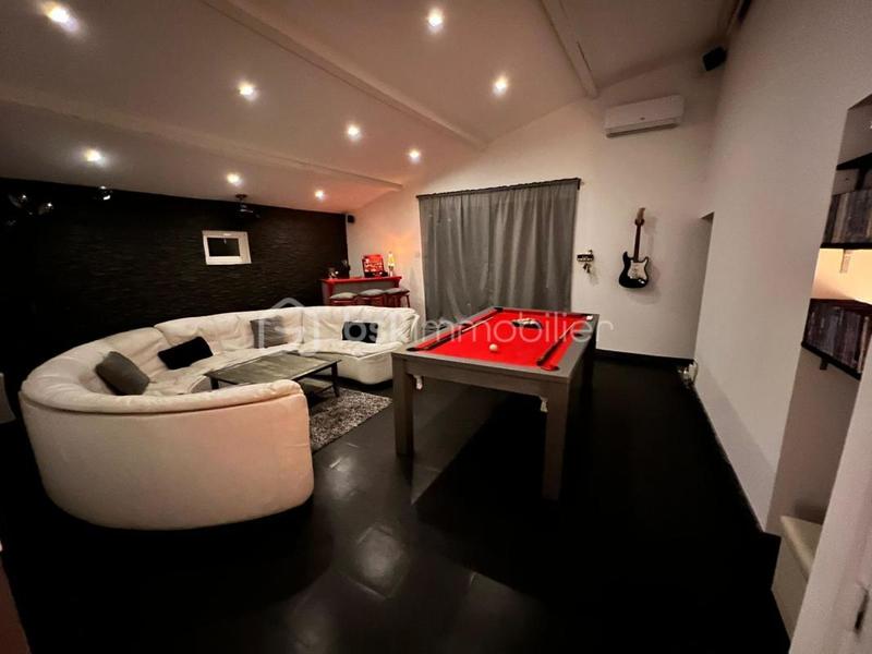 Villa - 252 m² - 9 pièces