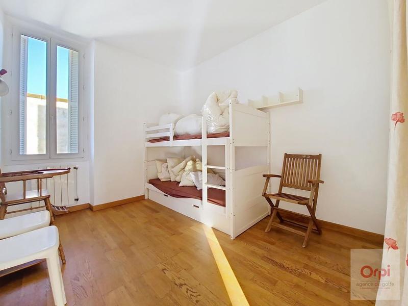 Appartement - 90 m² - 3 pièces