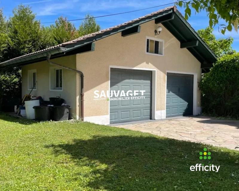 Maison - 275 m² - 9 pièces