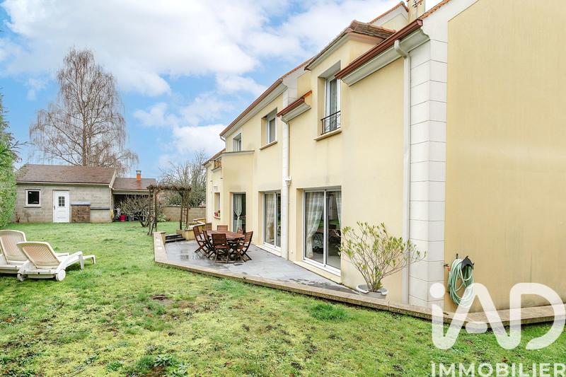 Maison - 213 m² - 7 pièces