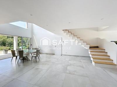 Maison - 186 m² - 6 pièces