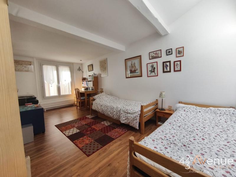 Appartement - 208 m² - 5 pièces