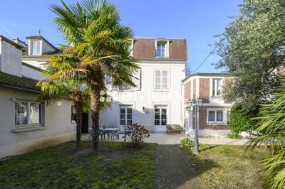 Maison - 223 m² - 9 pièces