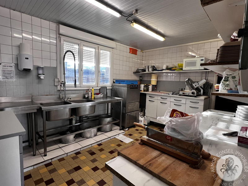 Local commercial - 216 m² - 10 pièces