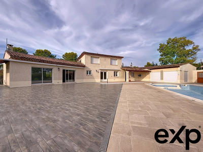 Maison - 261 m² - 11 pièces