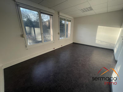 Local commercial - 248 m² - 12 pièces