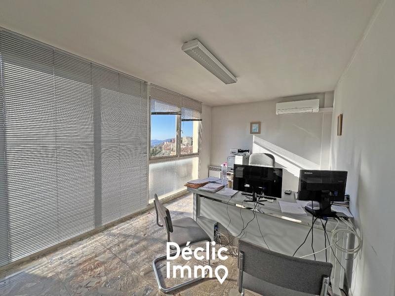 Bureau - 124 m² - 9 pièces