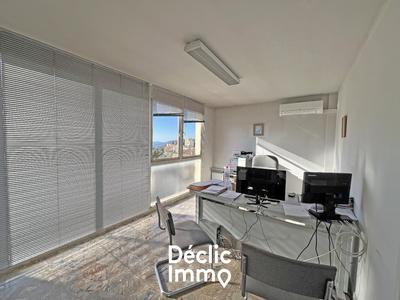 Bureau - 124 m² - 9 pièces