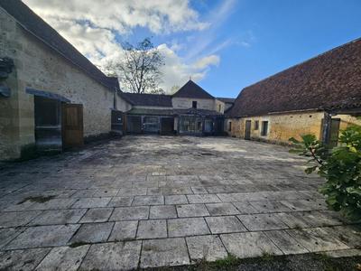 Maison - 2 135 m² - 52 pièces