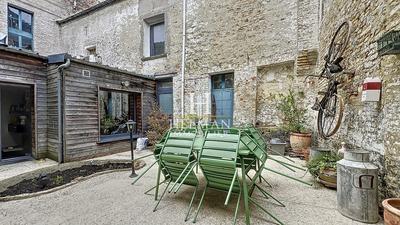 Maison - 301 m² - 11 pièces