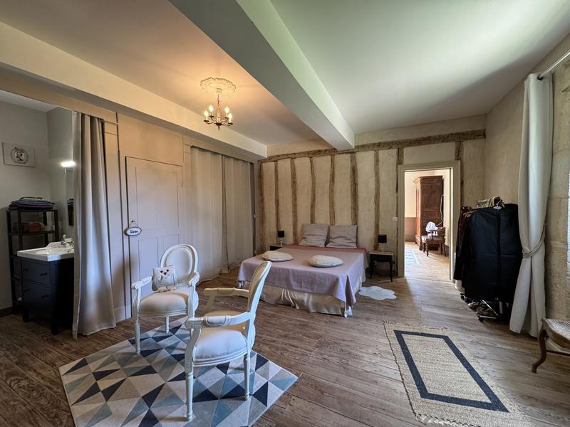 Maison - 250 m² - 6 pièces