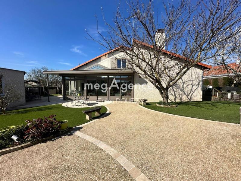 Maison - 215 m² - 7 pièces