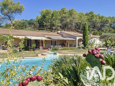 Maison - 220 m² - 7 pièces