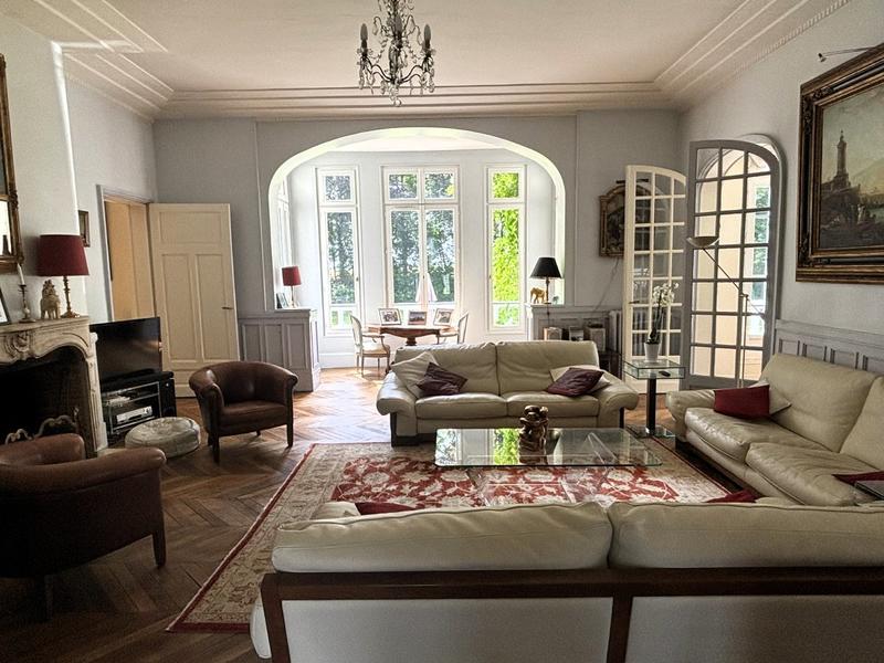Maison de maîtres - 395 m² - 11 pièces