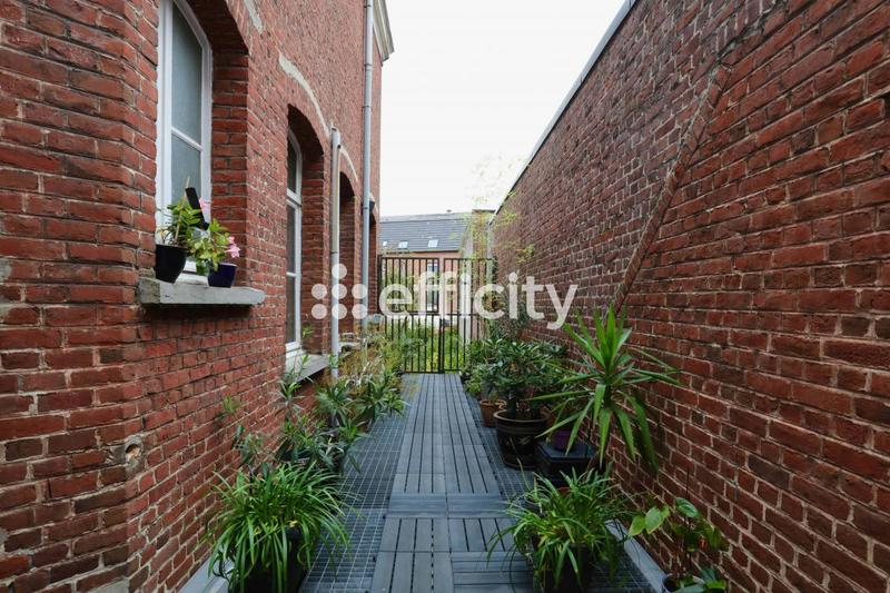 Maison - 248 m² - 10 pièces